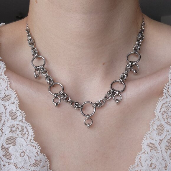 Gothic chunky statement chain mail necklace with a small silver chain - Picture 7 of 7